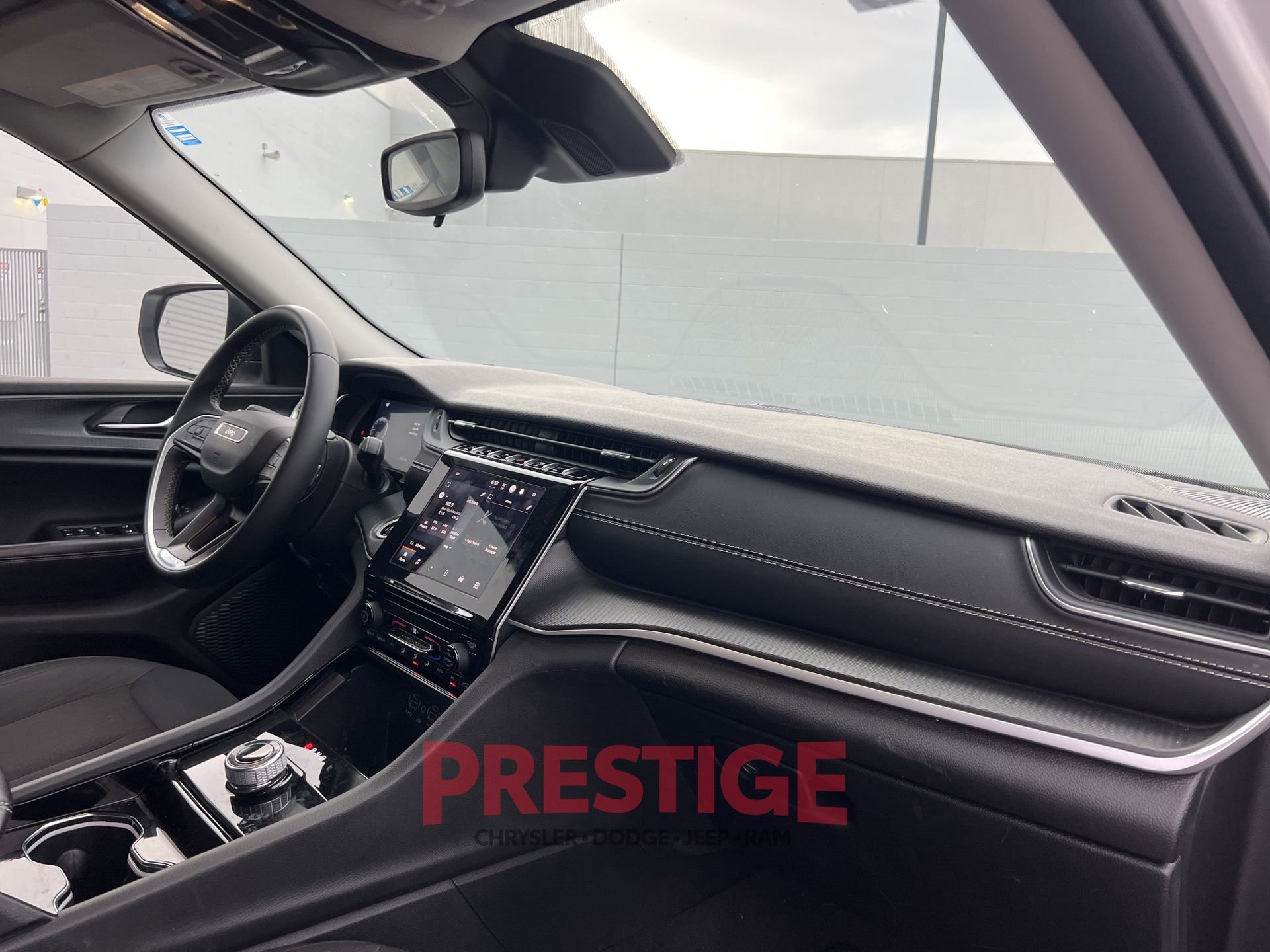 Used 2023 Jeep Grand Cherokee L Laredo image 26