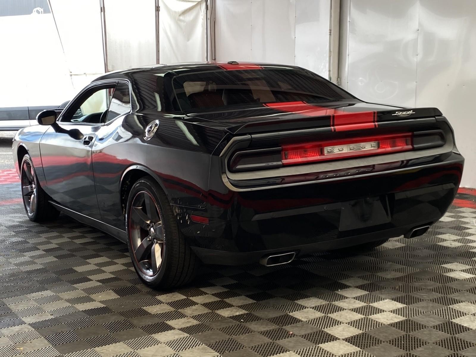 Used 2013 Dodge Challenger SXT RWD image 4