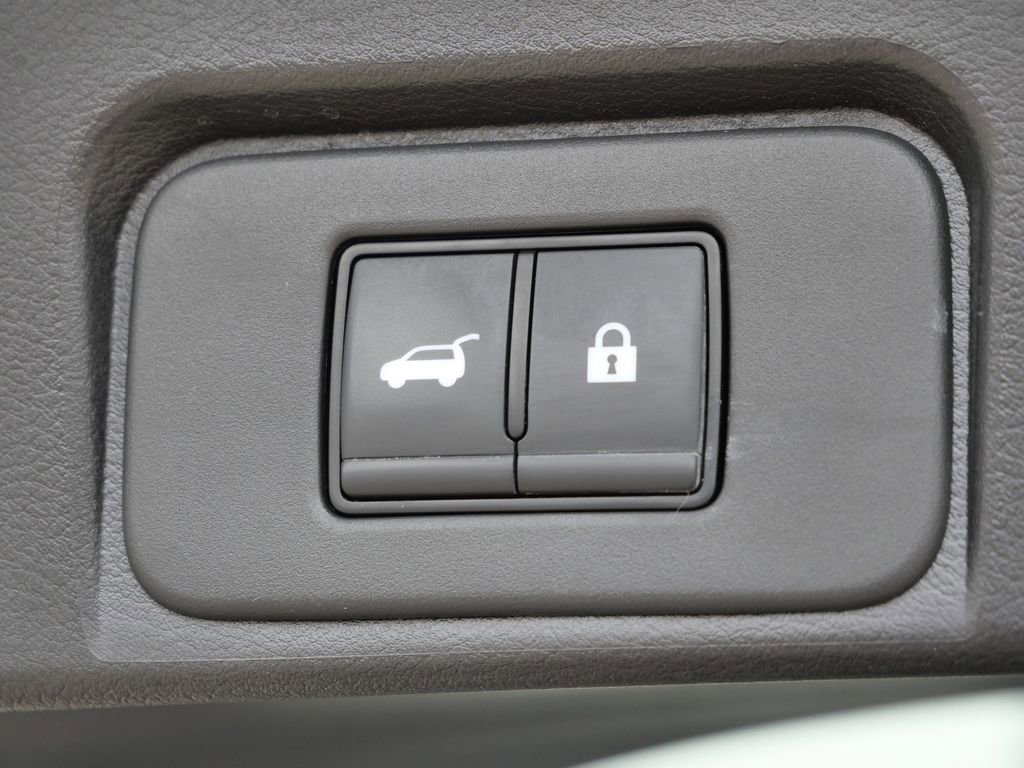 Used 2025 Nissan Rogue SV AWD/4WD image 24