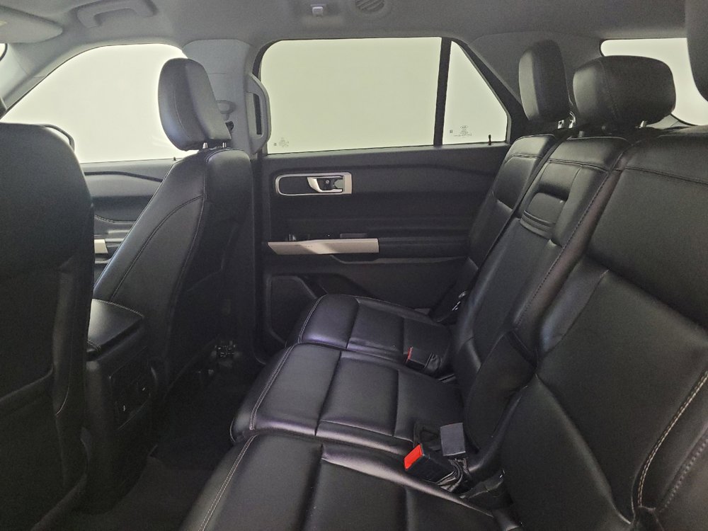 Used 2022 Ford Explorer XLT w/ Equipment Group 202A AWD/4WD image 18