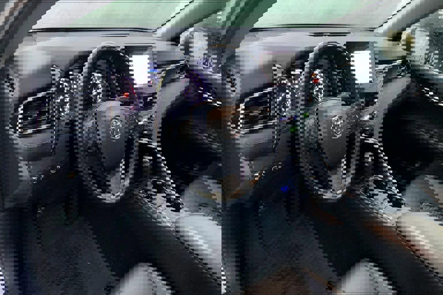 Used 2023 Toyota Camry SE image 16