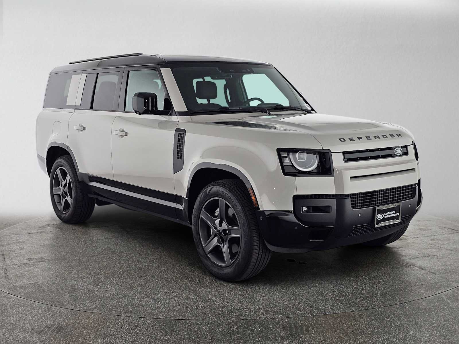 Used 2026 Land Rover Defender 130 X-Dynamic SE AWD/4WD image 7
