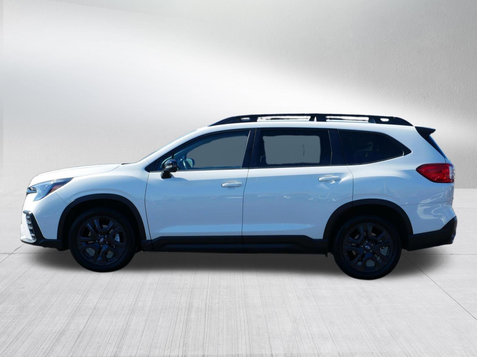 Used 2023 Subaru Ascent Onyx Edition image 4