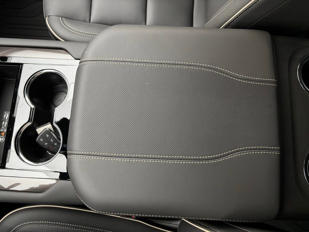 New 2026 GMC Yukon XL Elevation w/ LPO, Elevation Black Package image 32