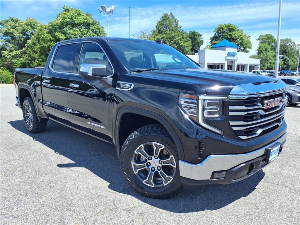 Used 2025 GMC Sierra 1500 SLT AWD/4WD image 2