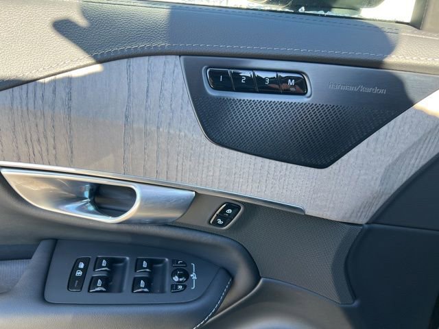 Certified 2024 Volvo XC90 B6 Ultimate image 28
