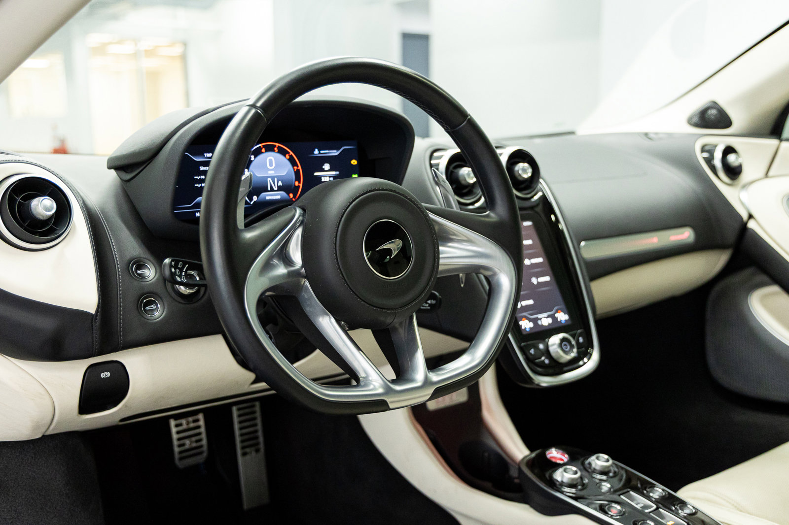 Used 2020 McLaren GT image 24