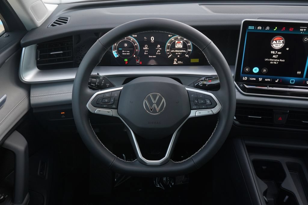 New 2026 Volkswagen Tiguan SE FWD image 9