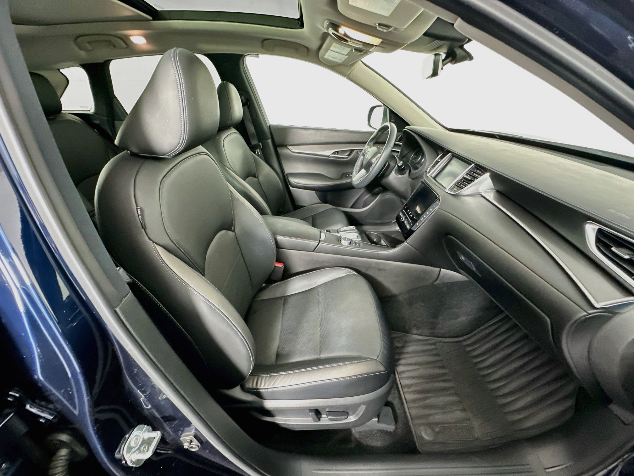 Used 2023 INFINITI QX50 Luxe w/ Accent Package FWD image 33