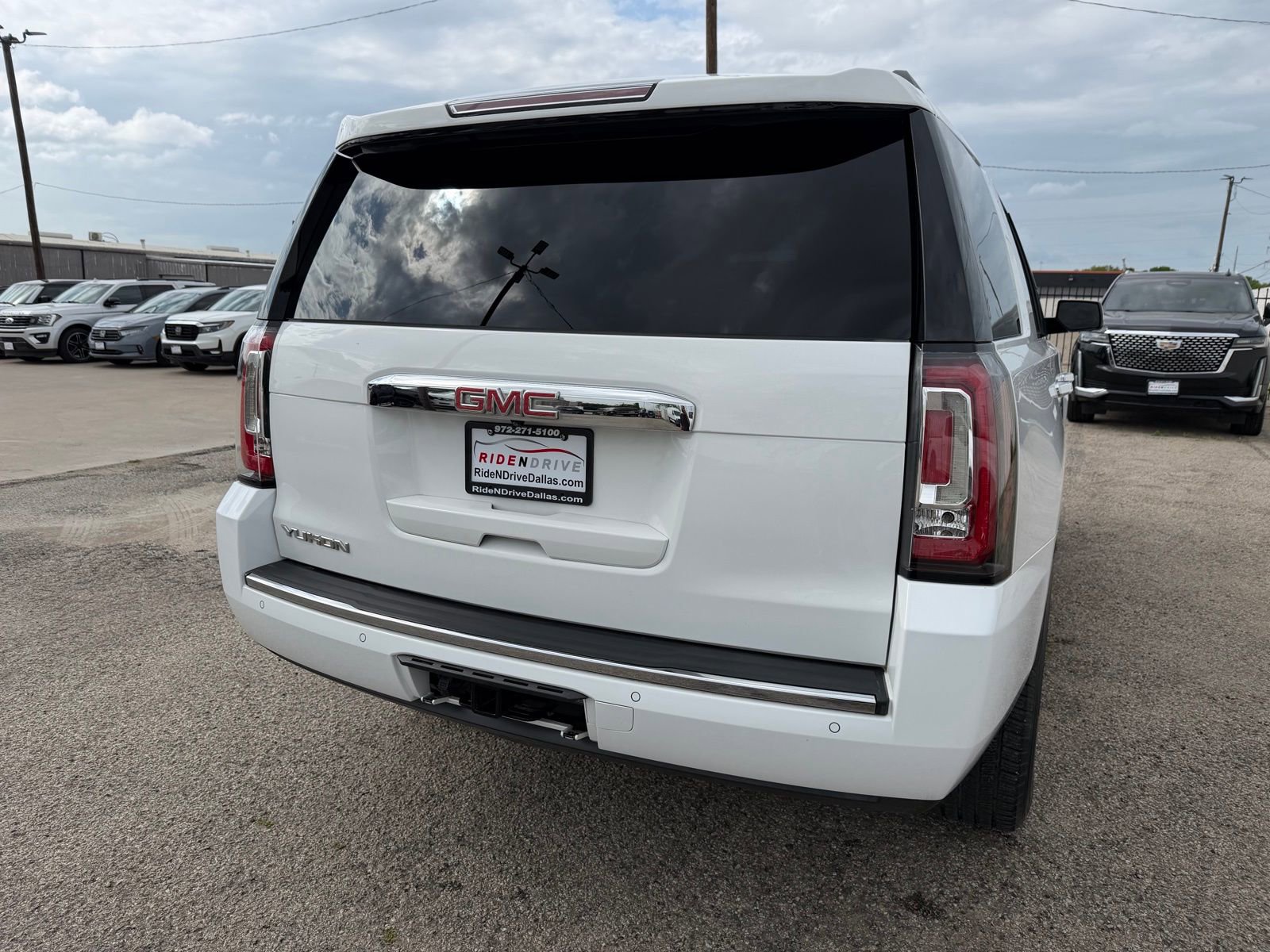 Used 2016 GMC Yukon Denali w/ Open Road Package AWD/4WD image 6
