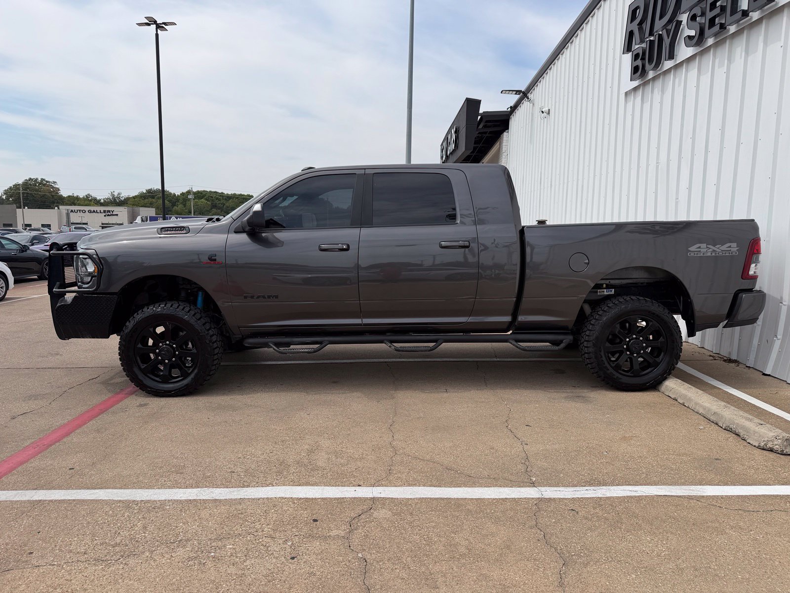 Used 2022 RAM 2500 Lone Star w/ Night Edition AWD/4WD image 3