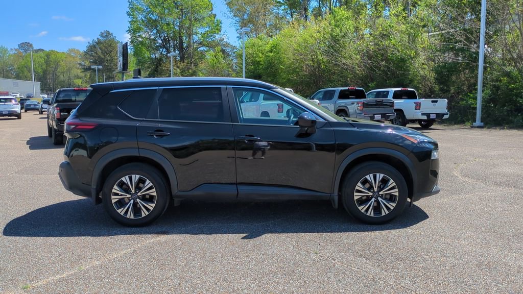 Used 2023 Nissan Rogue SV w/ SV Premium B Package image 4
