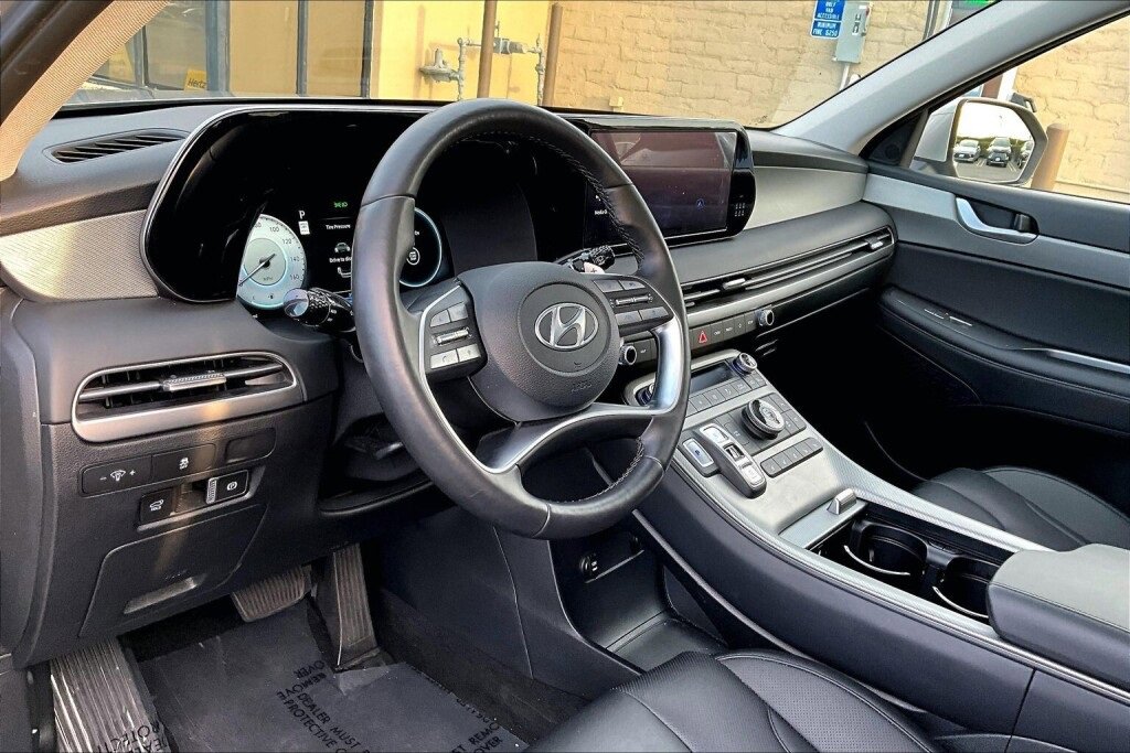 Certified 2025 Hyundai Palisade SEL image 9