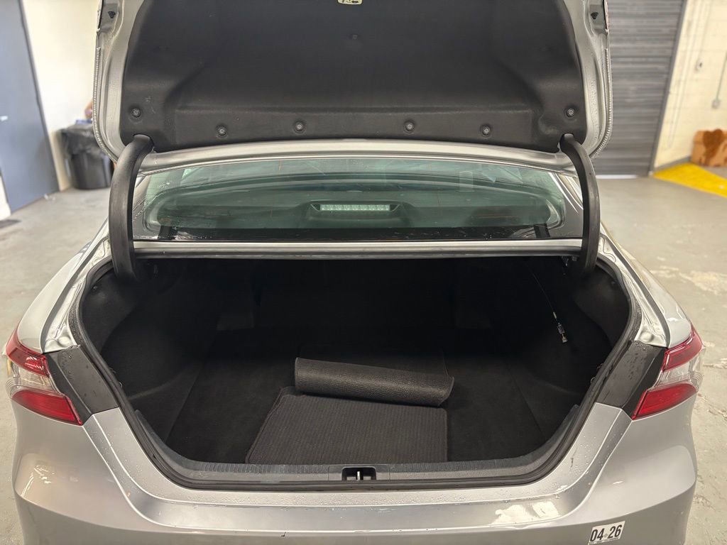 Used 2022 Toyota Camry LE image 11