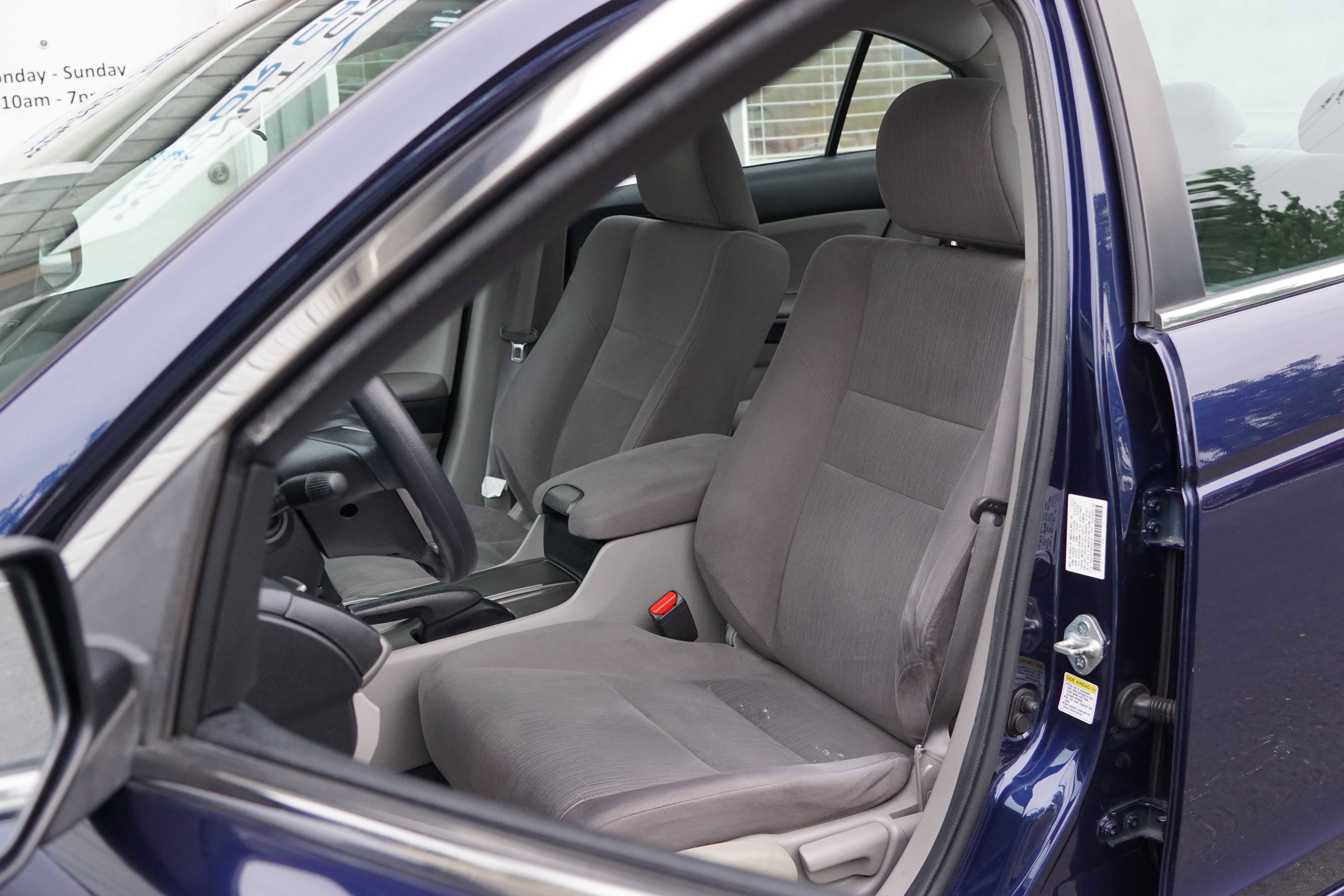 Used 2011 Honda Accord LX image 36