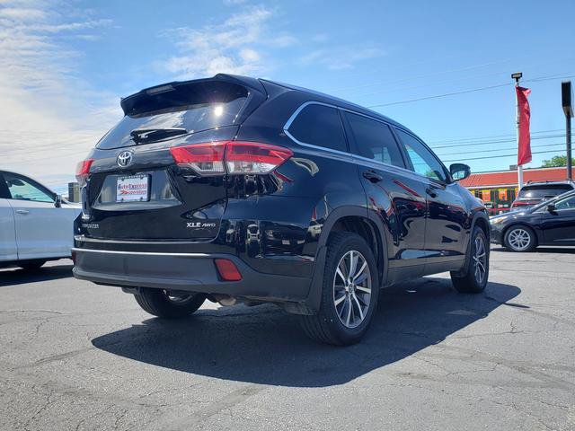 Used 2019 Toyota Highlander XLE AWD/4WD image 7