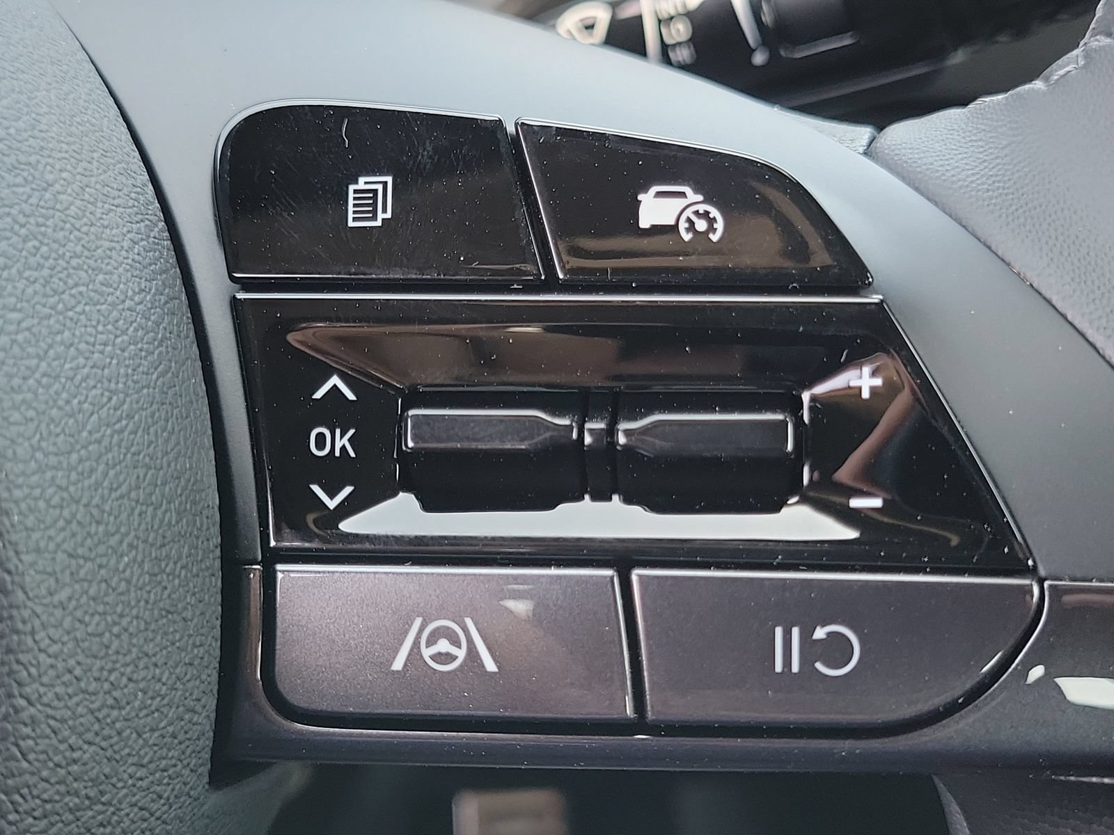New 2026 Hyundai Elantra SEL Sport FWD image 9