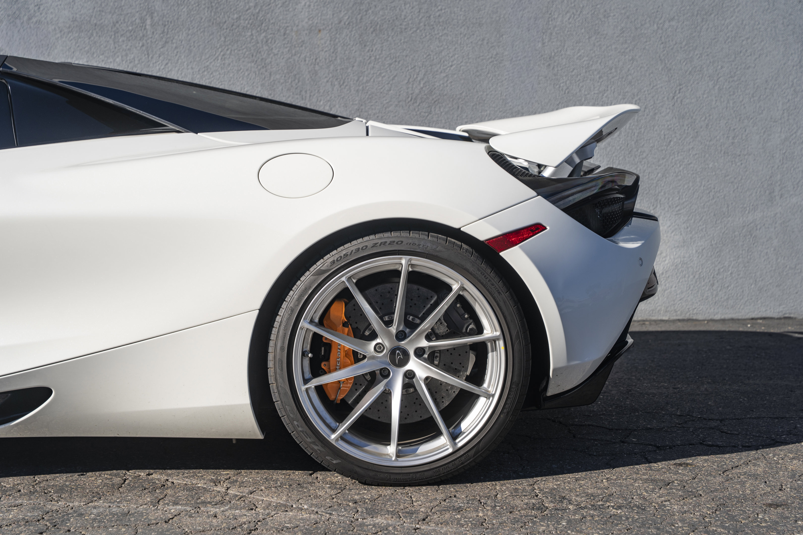 Used 2020 McLaren 720S Spider image 25