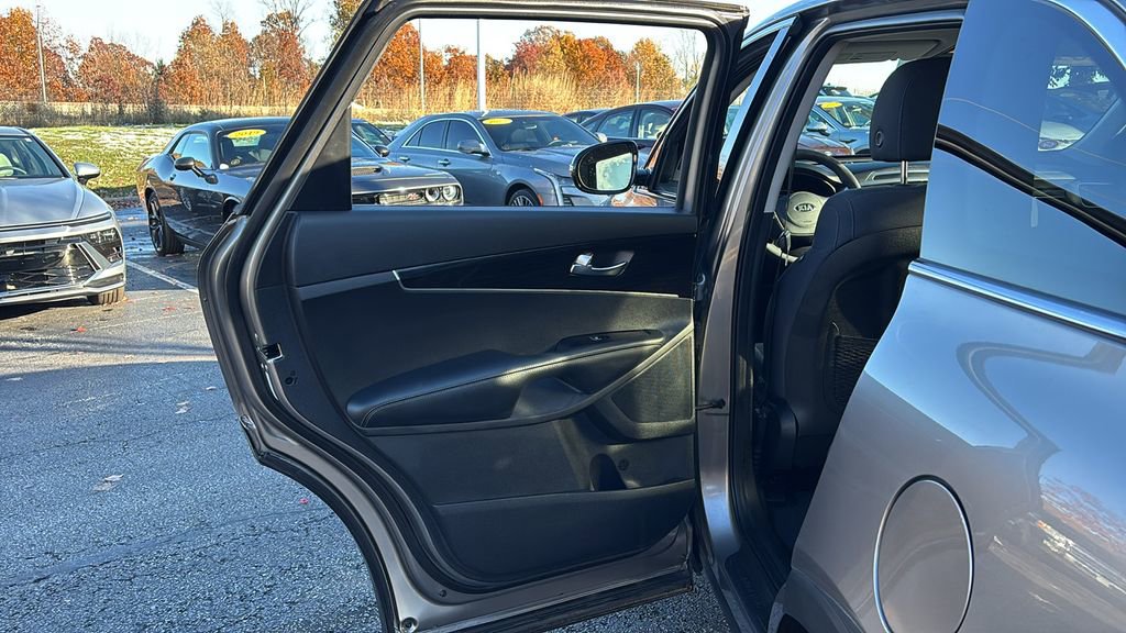 Used 2019 Kia Sorento LX image 28