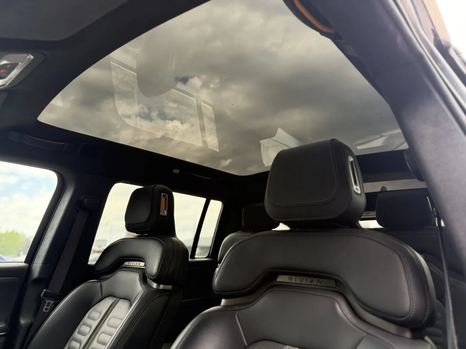 Used 2022 Rivian R1S Launch Edition Quad AWD/4WD image 14