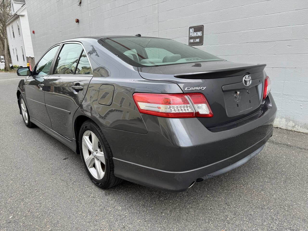 Used 2011 Toyota Camry SE w/ SE Extra-Value Pkg #1 FWD image 7