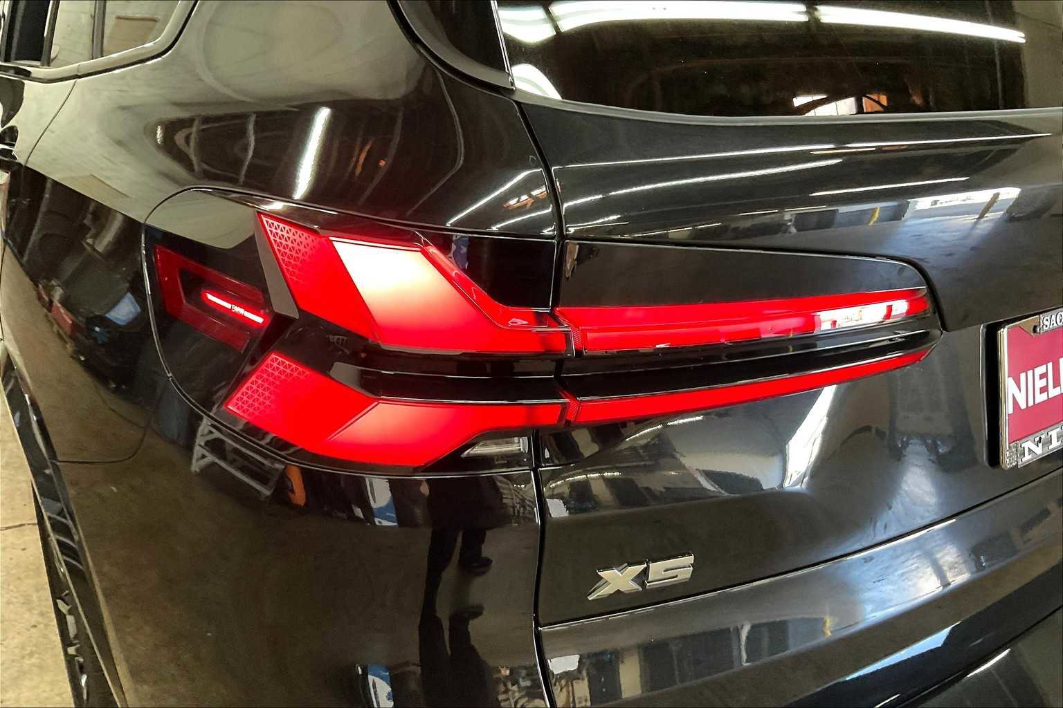 Used 2025 BMW X5 M60i w/ Executive Package image 32