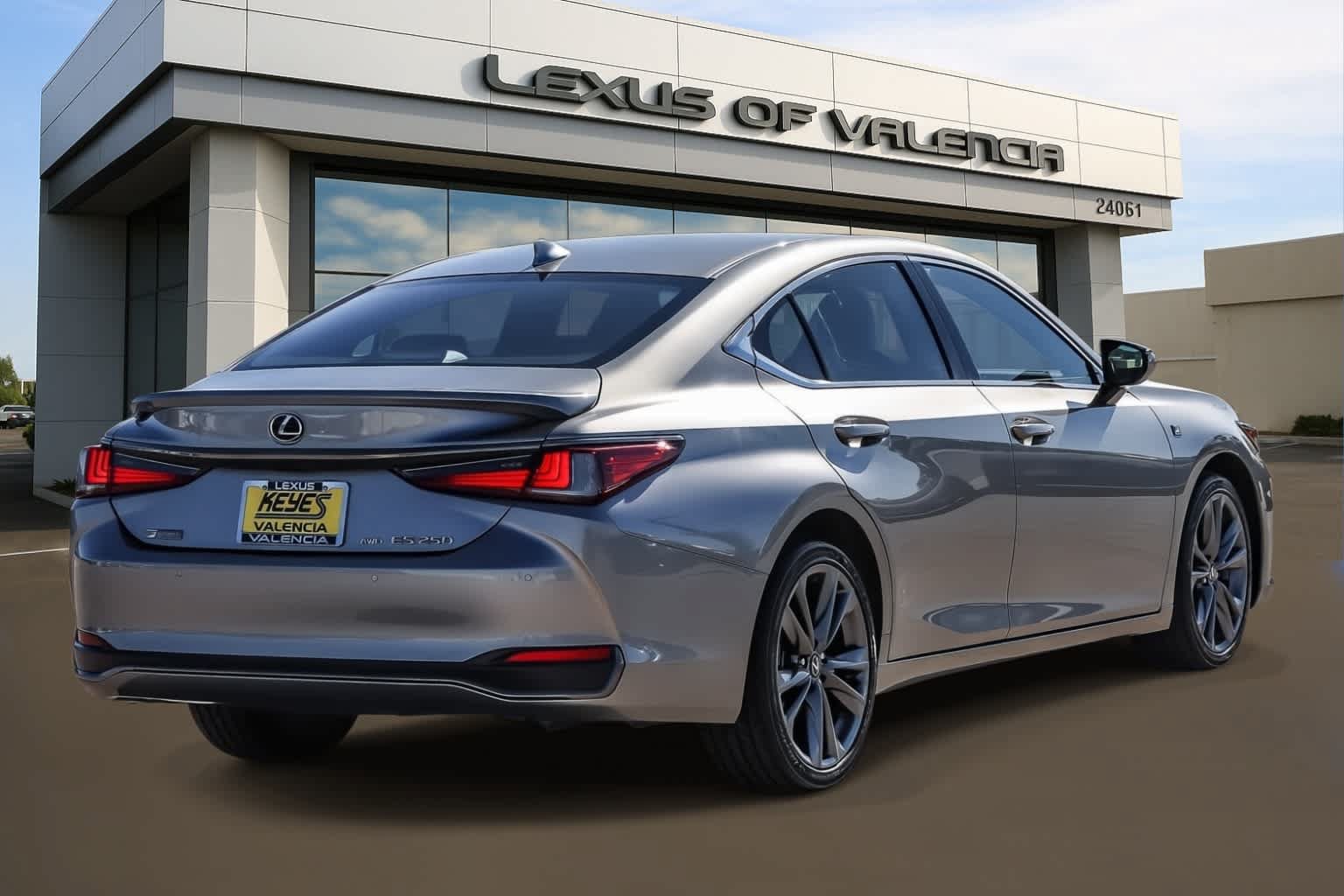 Used 2021 Lexus ES 250 F Sport w/ Accessory Package 2 AWD/4WD image 4