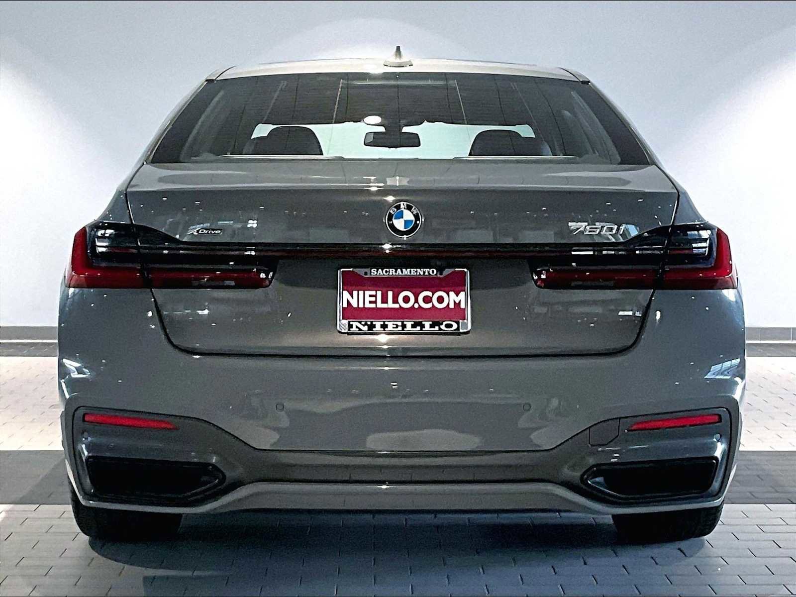 Used 2022 BMW 750i xDrive w/ M Sport Package image 9