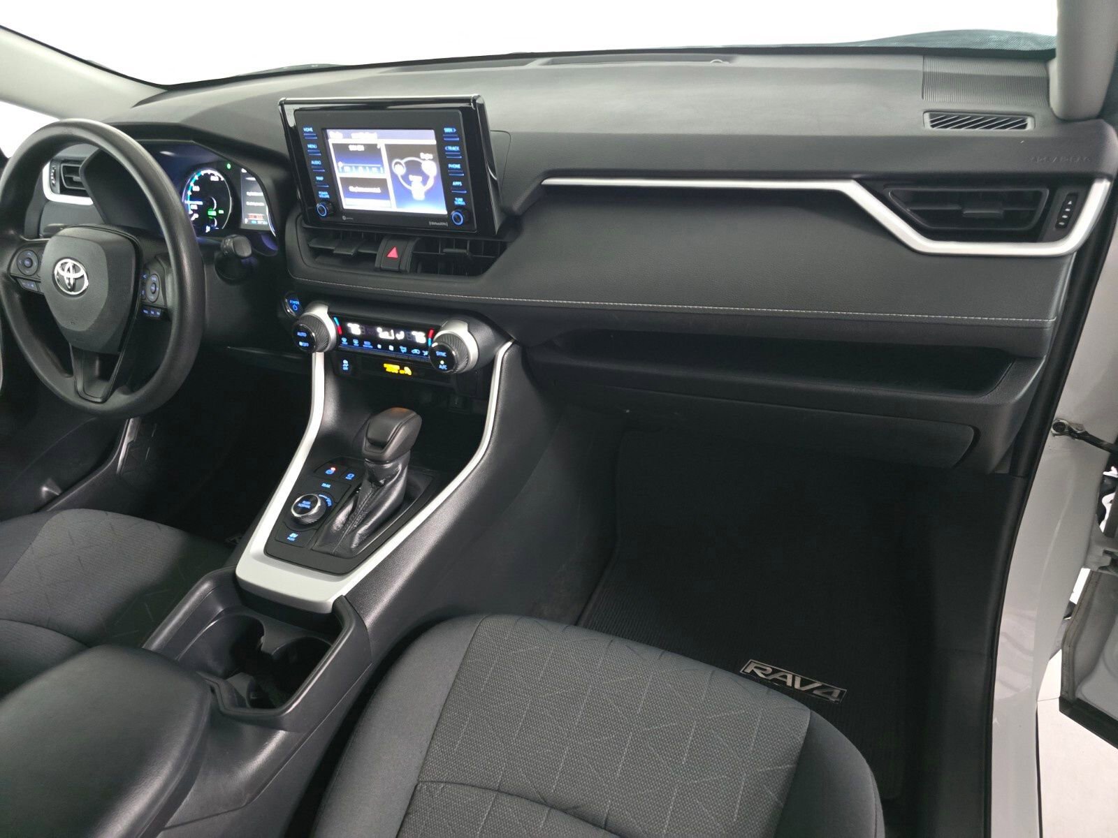 Used 2020 Toyota RAV4 XLE w/ Carpet Mat Package image 23