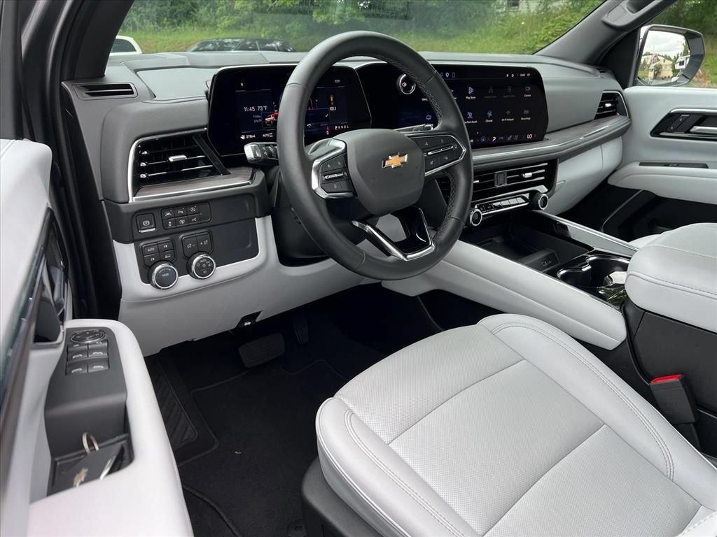 Used 2026 Chevrolet Suburban Premier AWD/4WD image 15