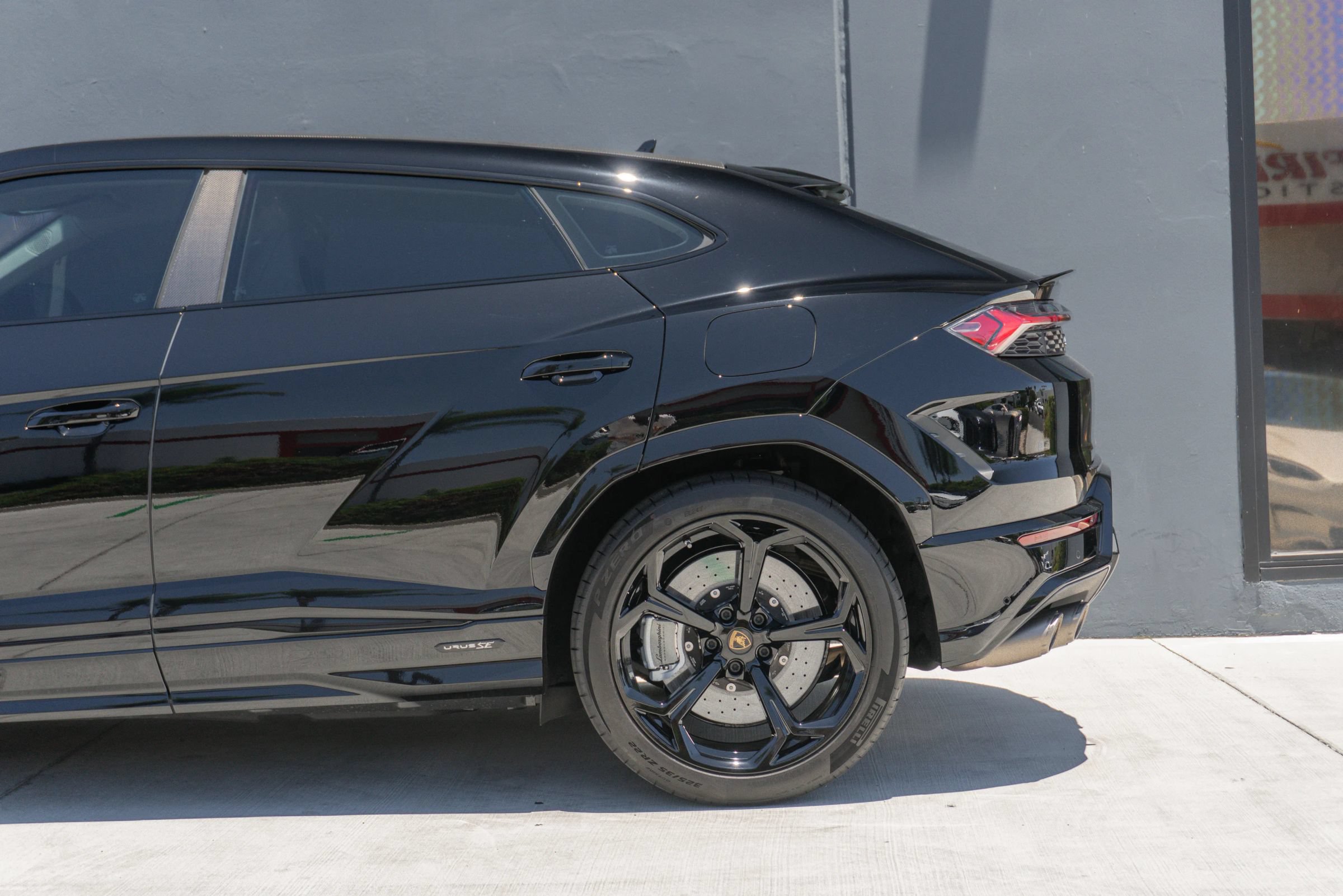 Used 2026 Lamborghini Urus SE AWD/4WD image 21