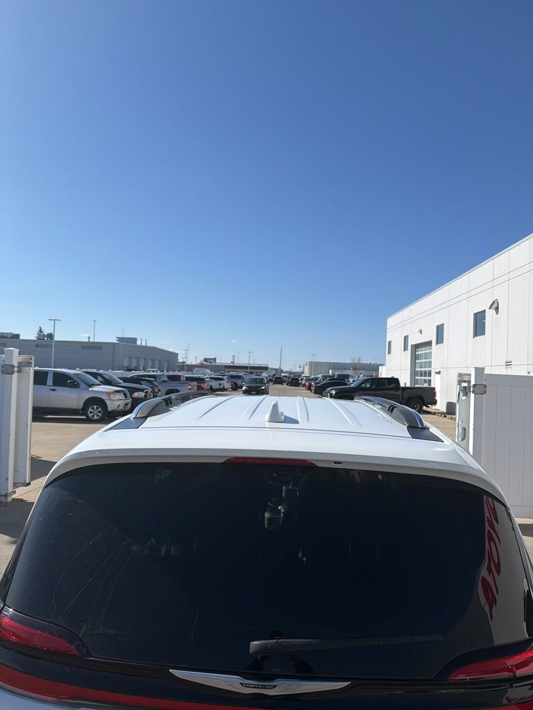 Used 2021 Chrysler Pacifica Touring-L w/ Uconnect Theater Family Group image 5