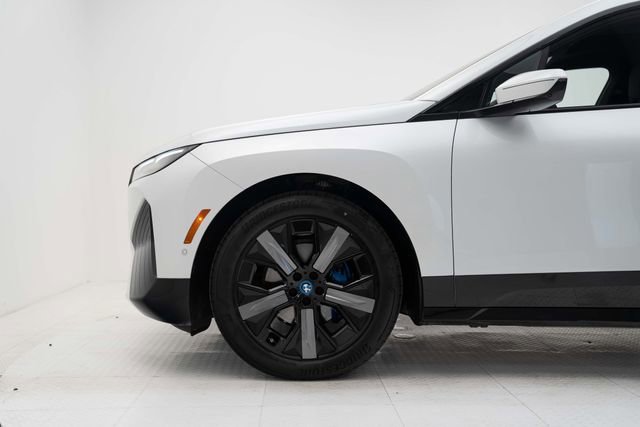 Used 2024 BMW iX xDrive50 w/ Premium Package AWD/4WD image 8