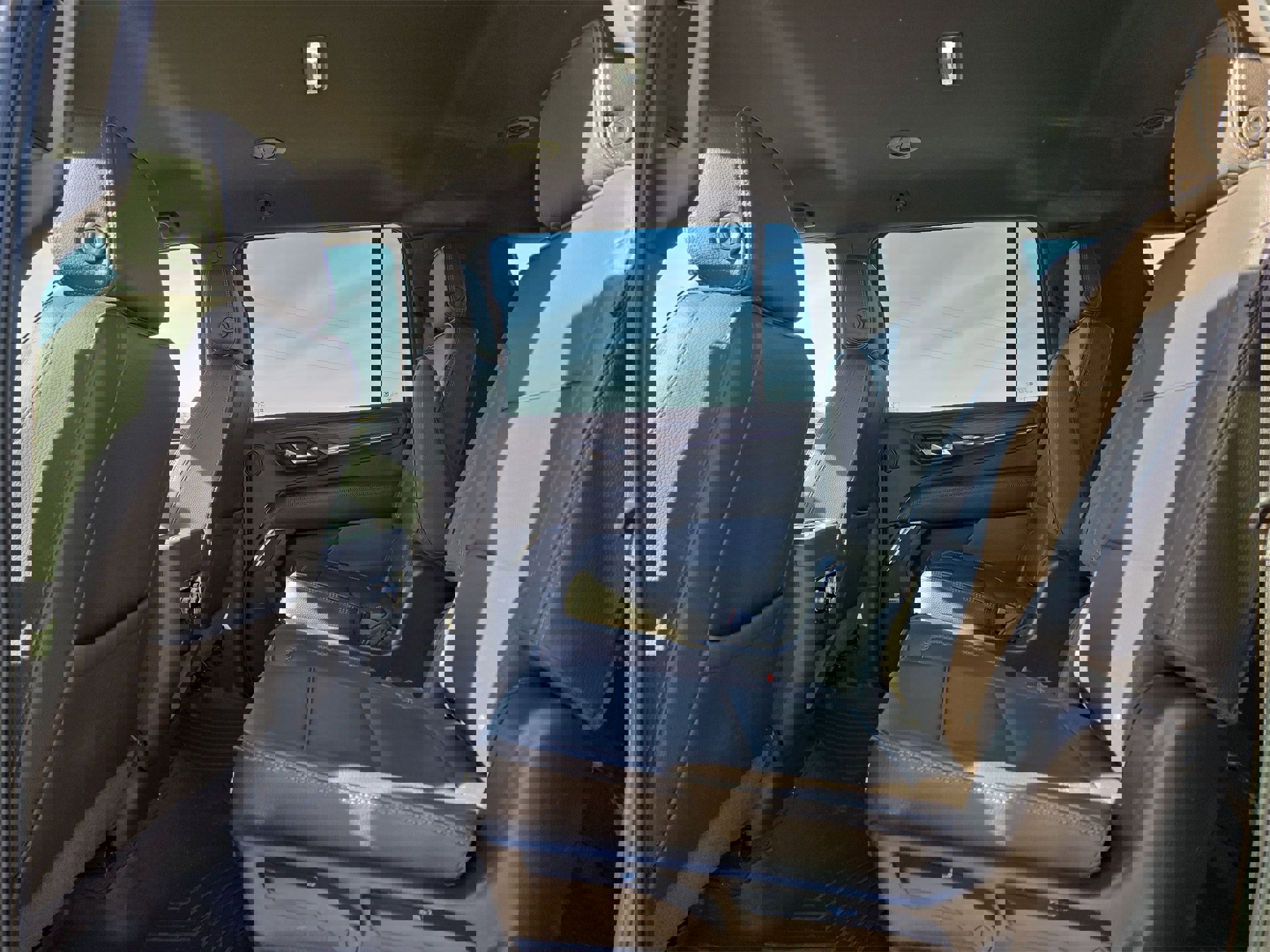 Used 2022 GMC Yukon XL Denali image 13