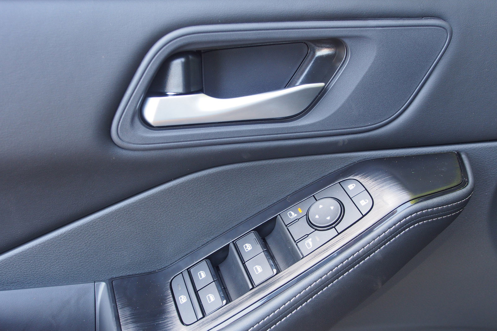 Used 2026 Nissan Rogue SV FWD image 17