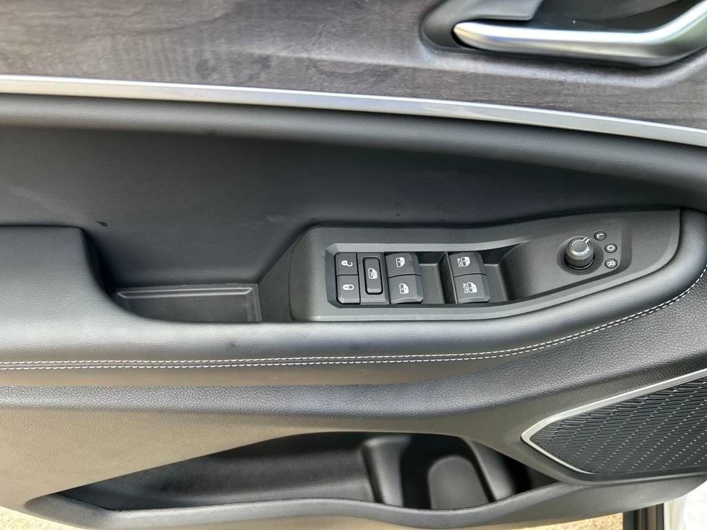 New 2025 Jeep Grand Cherokee Limited w/ Black Appearance Package image 13