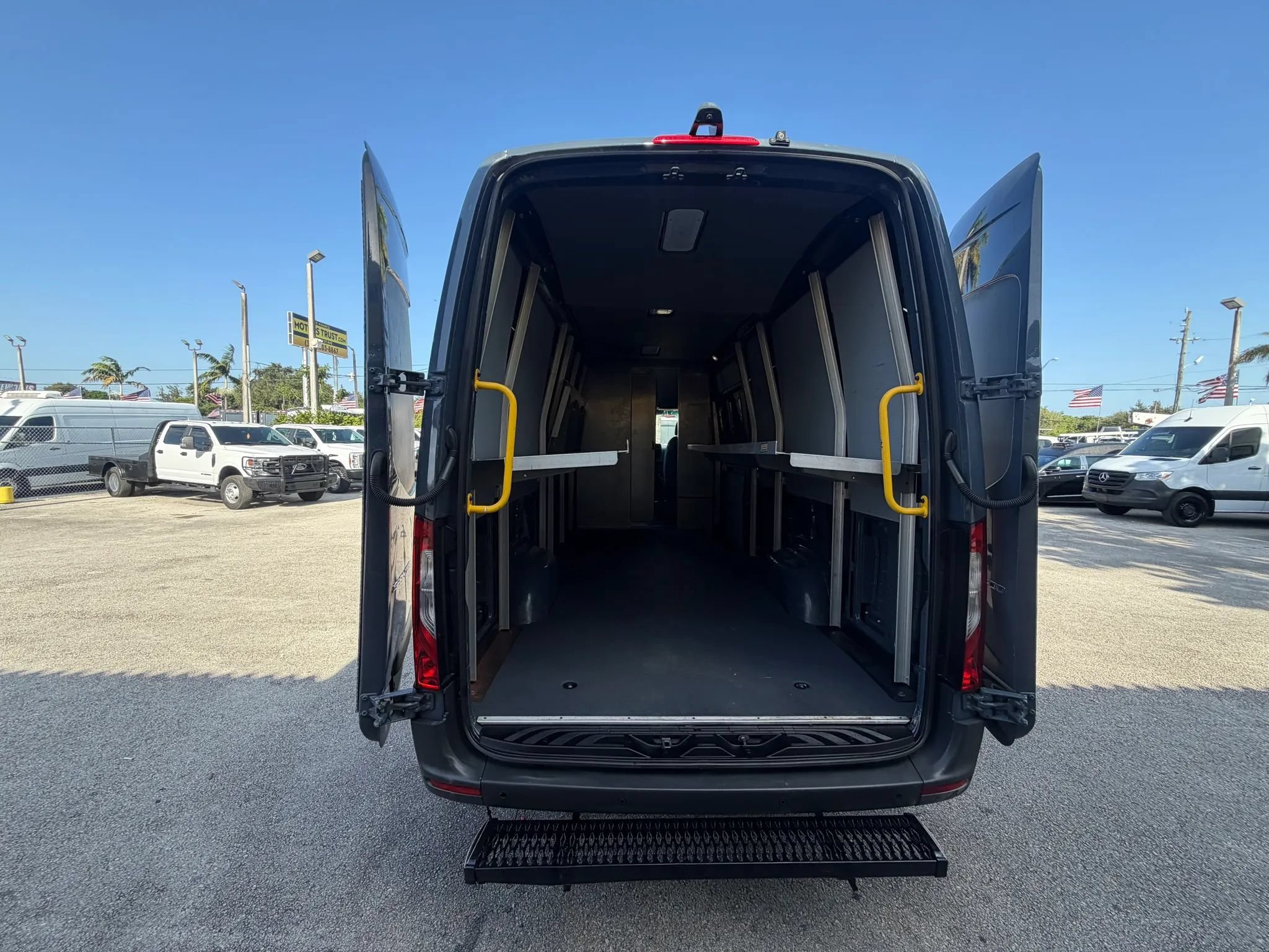 Used 2019 Mercedes-Benz Sprinter 2500 170 Extended Cargo image 5