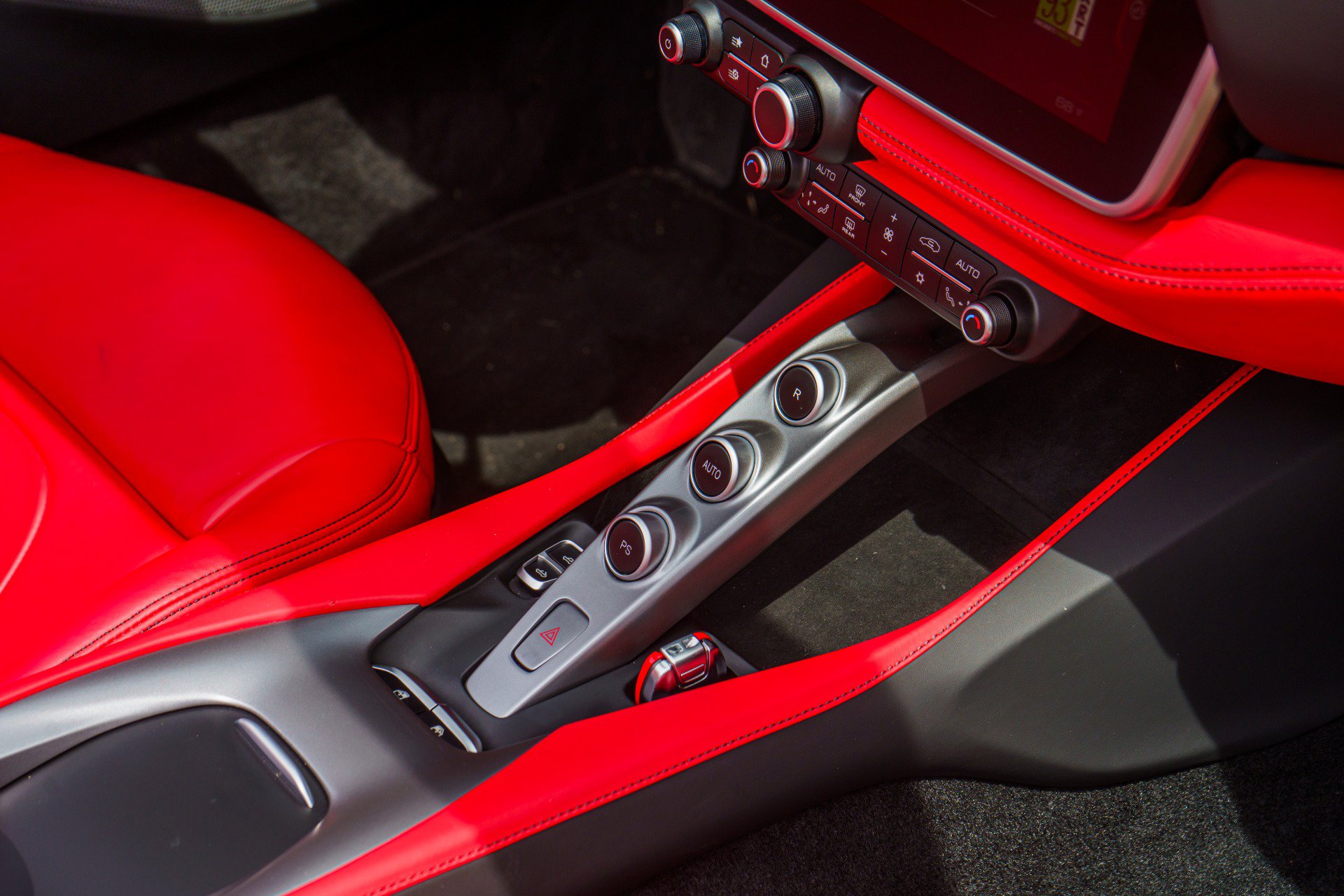 Used 2019 Ferrari Portofino RWD image 50
