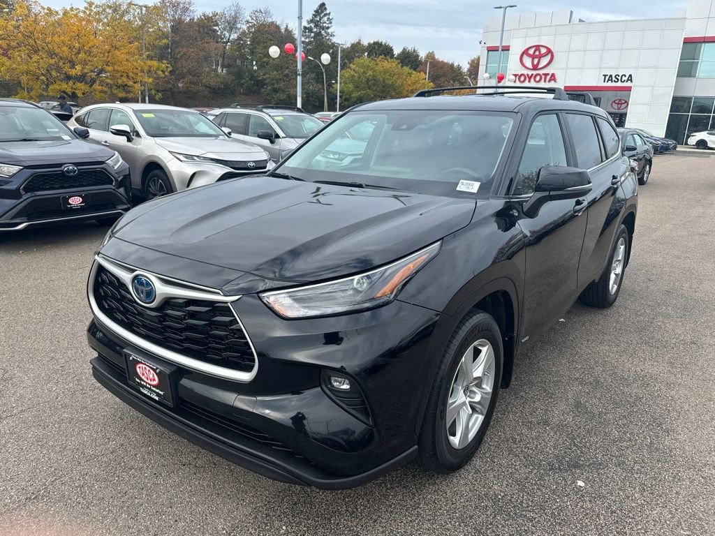 Used 2024 Toyota Highlander LE image 3