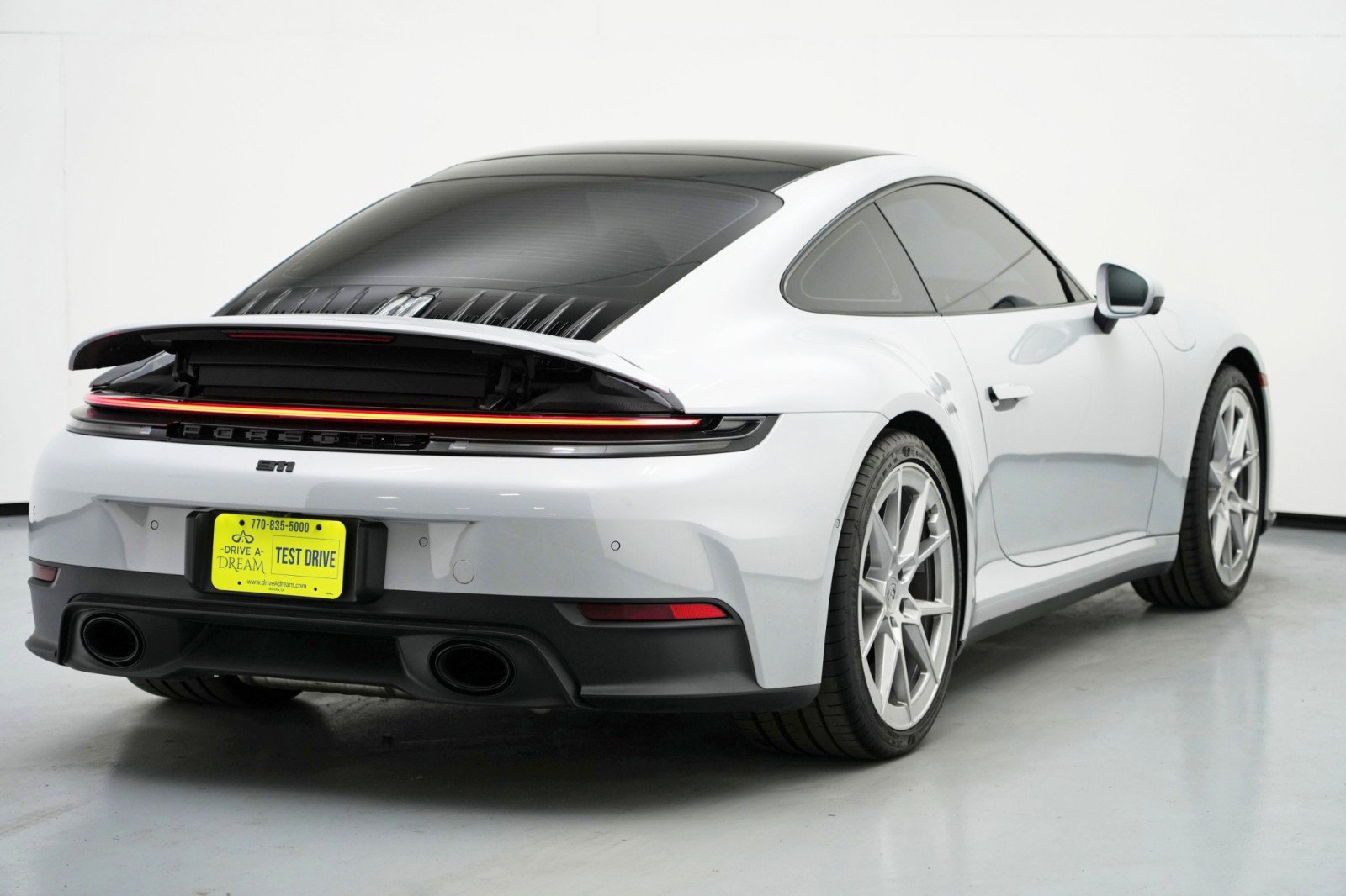 Used 2025 Porsche 911 Carrera RWD image 46
