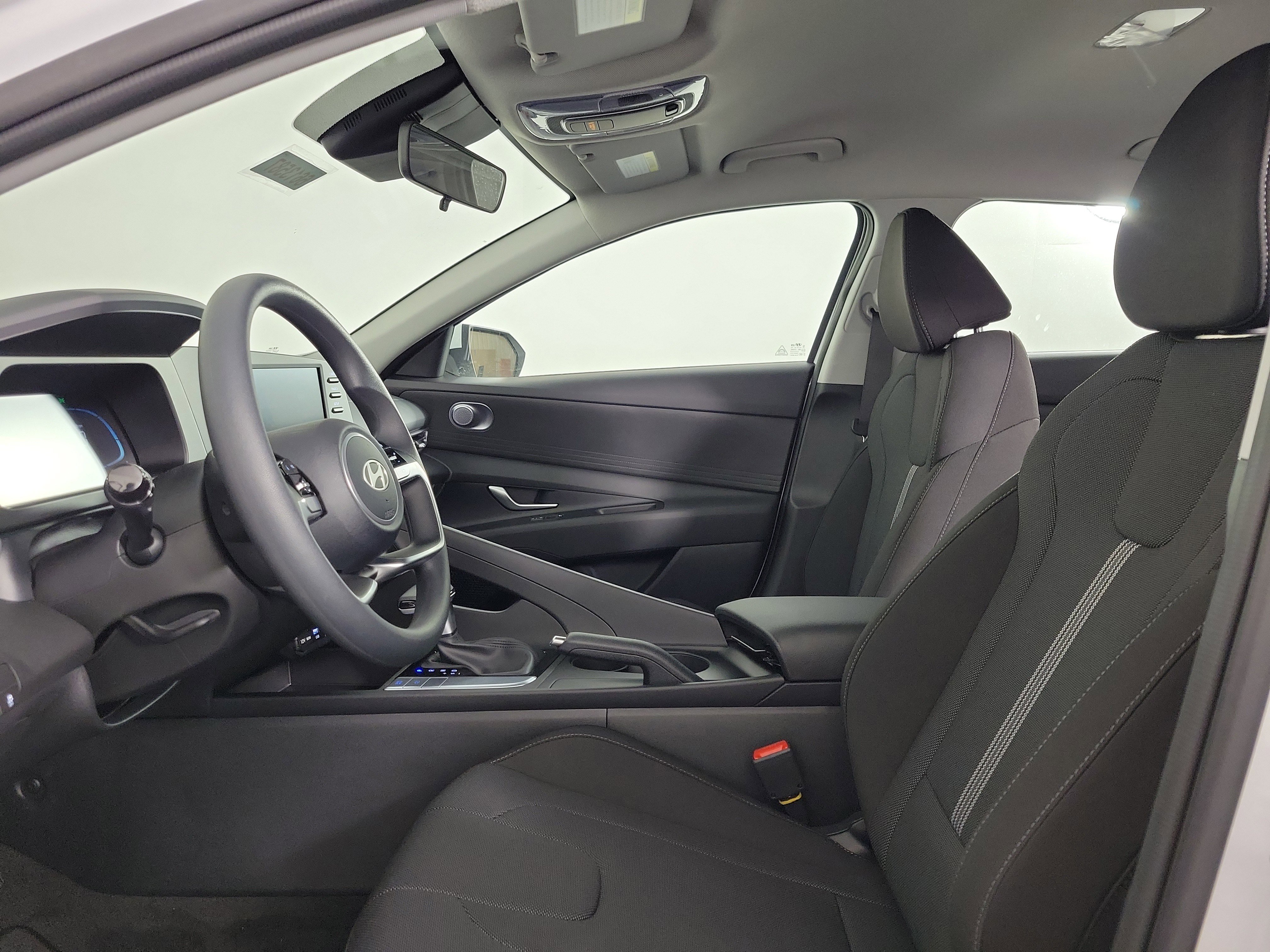 New 2026 Hyundai Elantra SE image 25