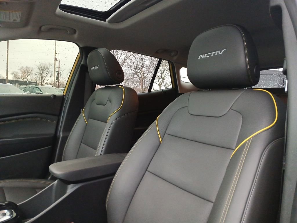 Used 2024 Chevrolet Trax ACTIV w/ Sunroof Package image 12