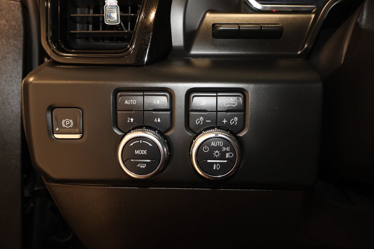 Used 2024 GMC Sierra 1500 AT4 w/ Technology Package AWD/4WD image 11