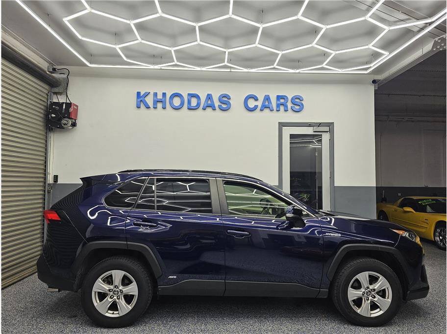 Used 2020 Toyota RAV4 XLE w/ Convenience Package AWD/4WD image 5