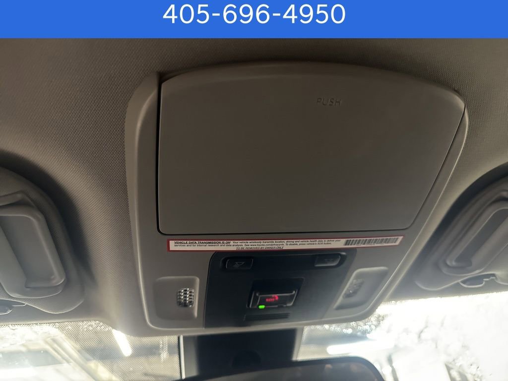 Used 2020 Toyota Camry SE image 19