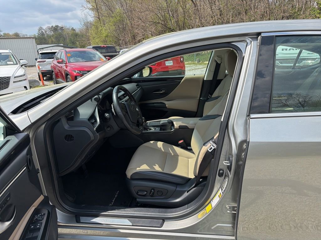 Used 2020 Lexus ES 350 w/ Premium Package image 4