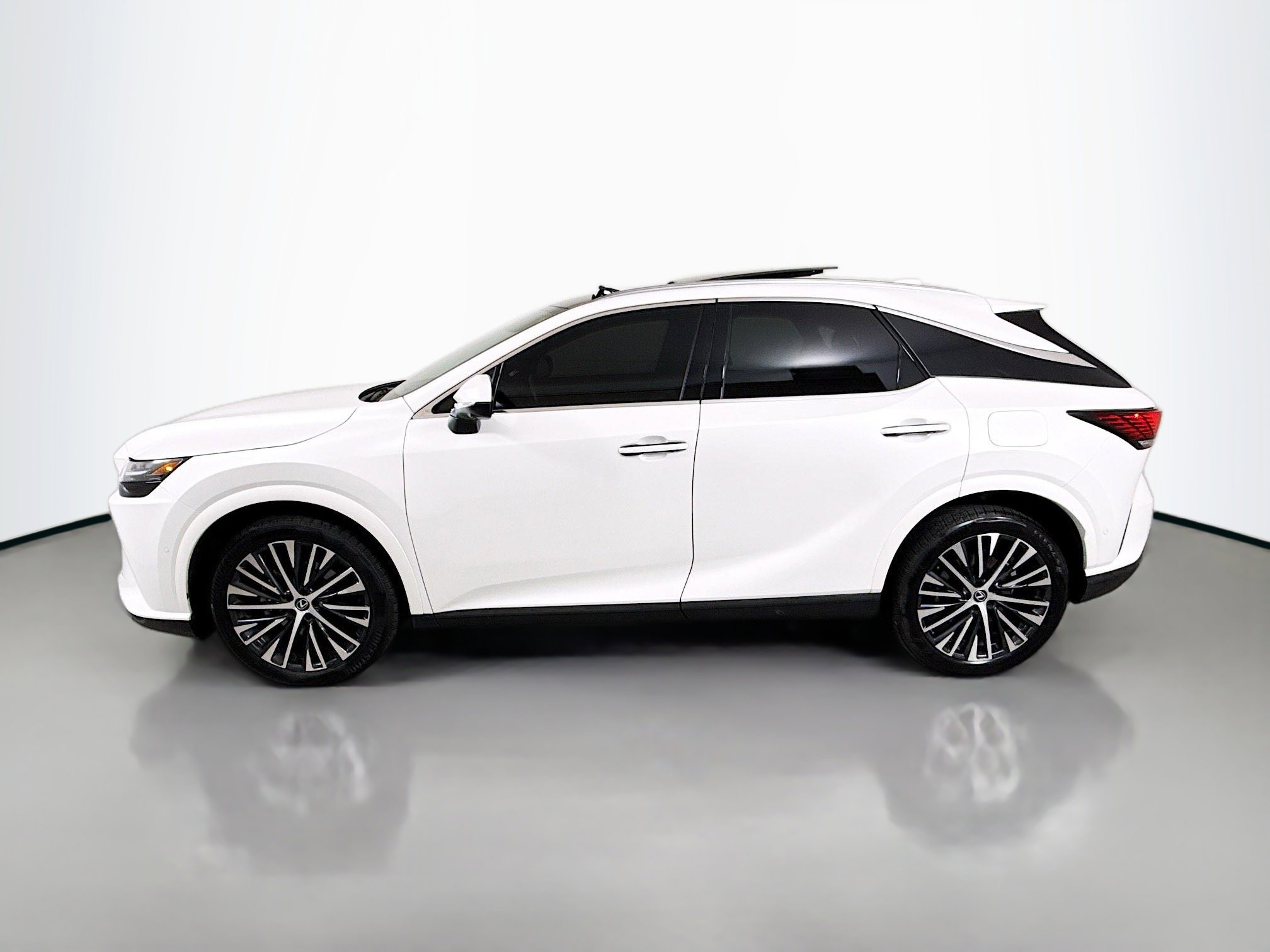 Used 2023 Lexus RX 350 w/ Accessory Package (Z1) image 4