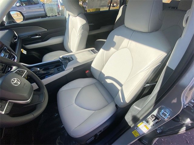 New 2026 Toyota Grand Highlander XLE image 11