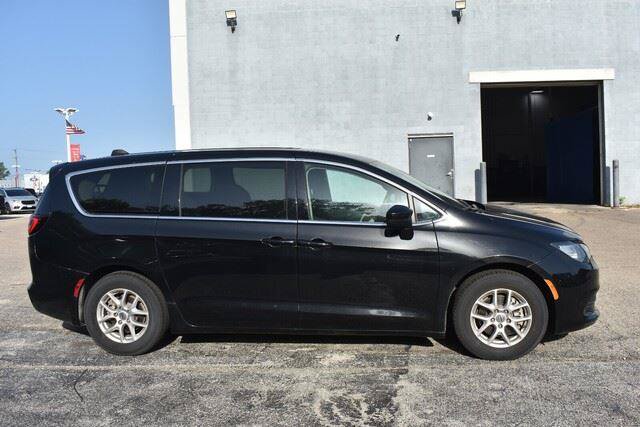 Used 2024 Chrysler Voyager LX FWD image 9
