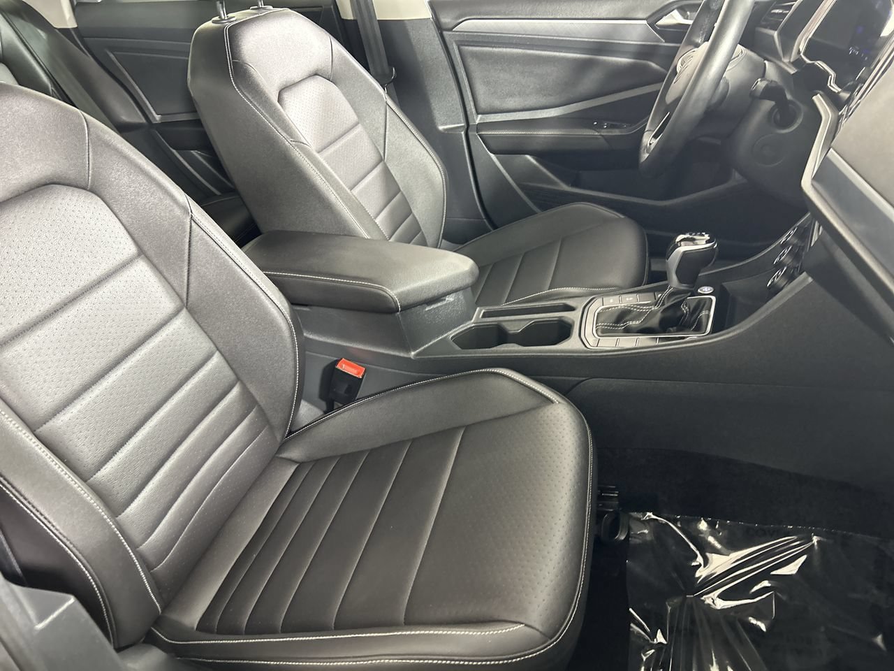 Used 2024 Volkswagen Jetta SE FWD image 26